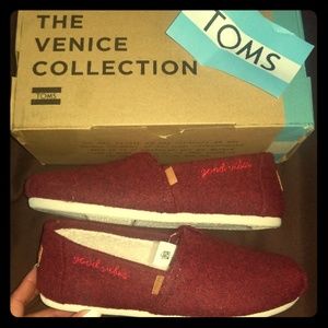 GOOD VIBES TOMS